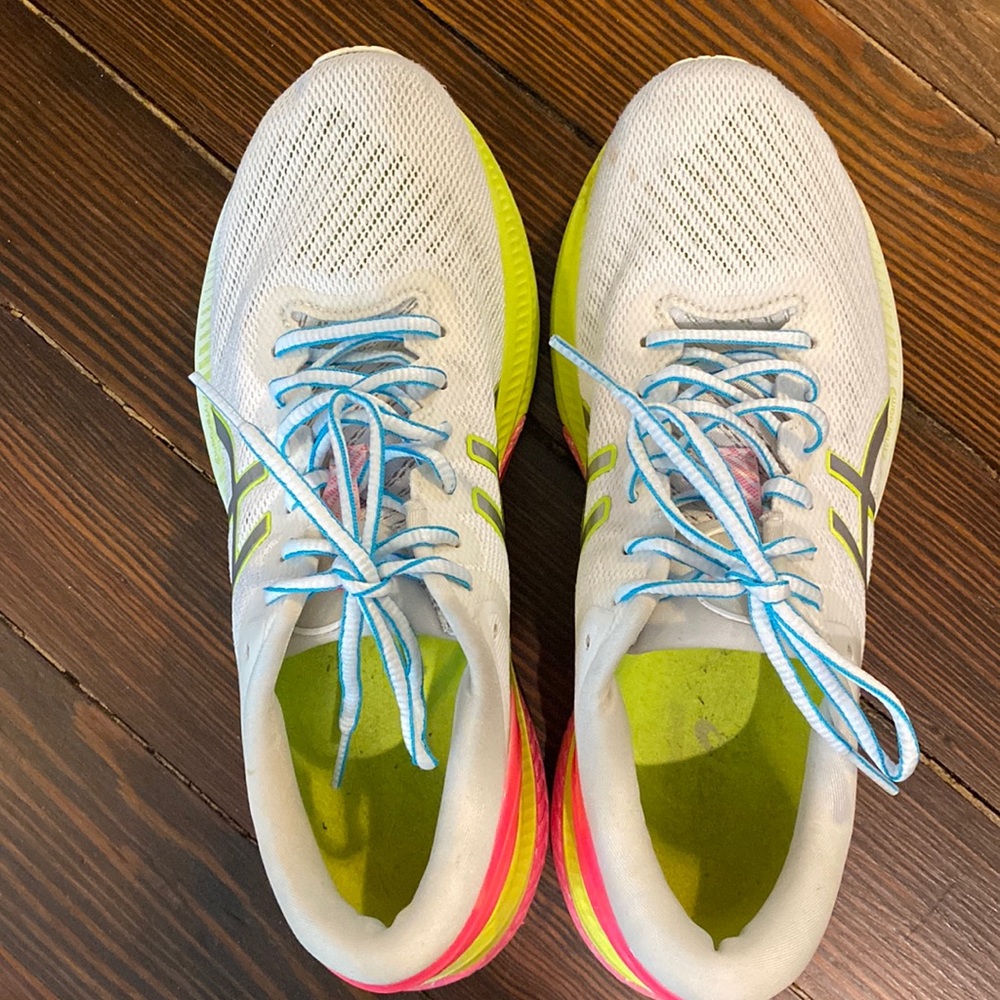 ASICS GEL Womens running shoe size 9